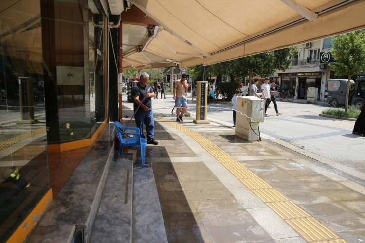 <p>İri, "12.00-17.00 saatleri arasında dışarı çıkmıyoruz. Hava serinledikten sonra dışarı çıkıyoruz." diye konuştu.</p>

<p> </p>
