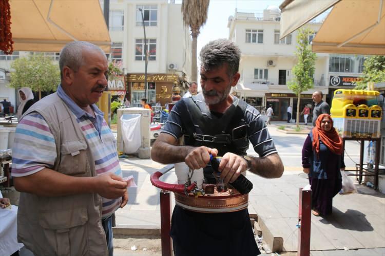 <p><strong>Silopi'de cadde ve sokaklar sakin</strong></p>

<p>Şırnak'ın Silopi ilçesinde cadde ve sokaklarda sakinlik gözleniyor. En sıcak günlerin yaşandığı ilçede araç trafiğinde de düşüş görülüyor.</p>
