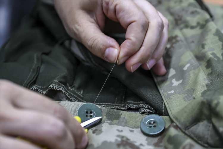 <p>Bu özellik sayesinde olası bir olumsuz durumda personelin bütünüyle korunması sağlanırken statik elektriklenme sebebiyle oluşabilecek olumsuzlukların da önüne geçiliyor.</p>
