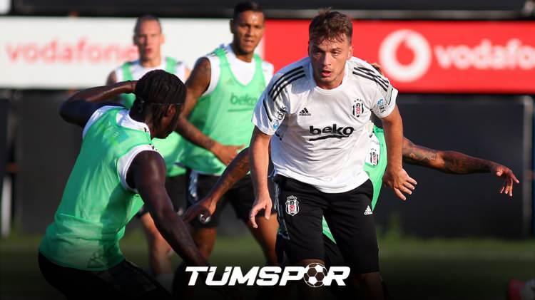 <p>Süper Lig'de 73 maçta forma giyip 38 gole katkı sağlayan Ljajic'in ülkesi Sırbistan'a döneceği konuşuluyor.</p>
