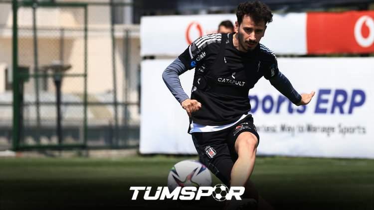 <p>Beşiktaş'ın 10 yıl önce Arsenal altyapısından keşfedip transfer ettiği Oğuzhan Özyakup, 10 yıllık Kara-Kartal macerasının ardından boşta kaldı.</p>
