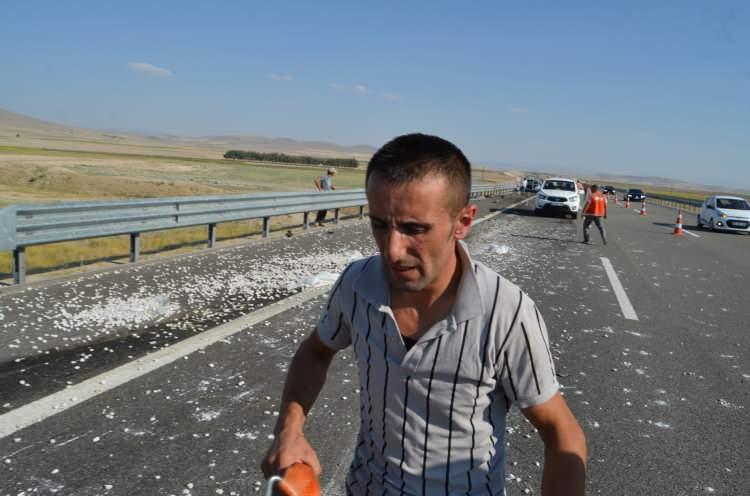 <p>Yaralılar, çağırılan ambulanslarla Aksaray Eğitim ve Araştırma Hastanesi’ne götürüldü. Yaralılardan 7’si taburcu olurken, gelin Sümeyye Özkanlı'nın kardeşi Samet Memiş ile akrabaları Şöhret Erdoğan'ın tedavisi sürüyor. Beyin kanaması geçiren Samet Memiş'in hayati tehlikesi ise devam ediyor. </p>