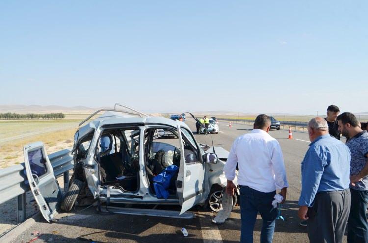 <p>Düğün konvoyundaki kazada yara almadan kurtulan sürücülerden Musa Kayış, "Kazadan önce annemin tansiyonu yükseldi, ben de su verip sakinleştirdim.</p>