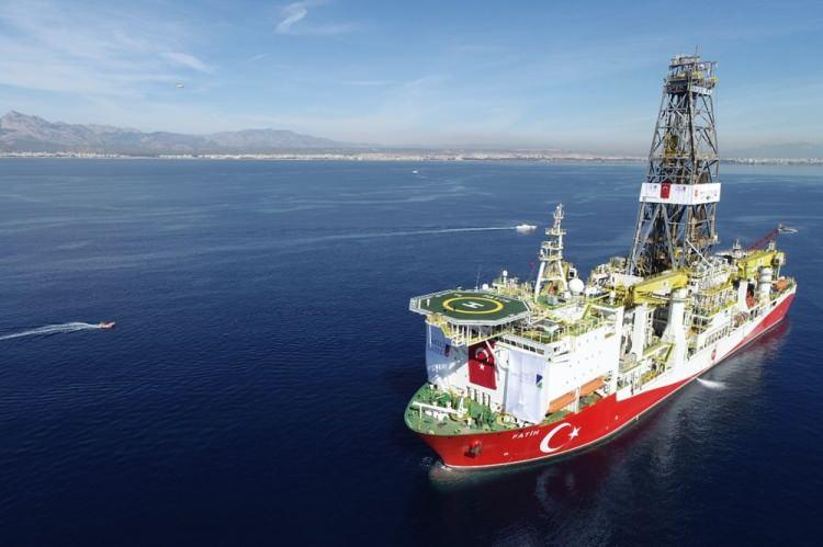 <p><strong>BİLGİN: ENERJİ BAĞIMSIZLIĞI İÇİN</strong></p>

<p>TPAO Yönetim Kurulu Başkanı ve Genel Müdürü Melih Han Bilgin, son yıllarda Türkiye'nin her alanda nitelikli insan gücünü artırdığını, bu sektörlerin başında enerjinin geldiğini belirterek, “TPAO olarak tüm çalışanlarımızla enerji bağımsızlığımız için gece gündüz ter döküyoruz” dedi.</p>
