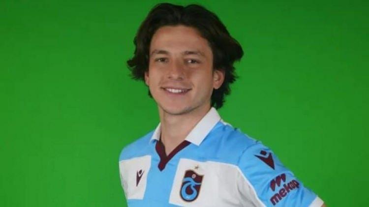 <p><strong>Enis Destan'ın yeni adresi Polonya oldu</strong></p>

<p>Trabzonspor'un genç oyuncusu Enis Destan'ın yeni takımı belli oldu.</p>

<p>Geçtiğimiz sezon Altınordu'dan transfer edilen ve çok fazla forma şansı bulamayan Enis Destan, Polonya takımı Warta Poznan'a kiralık olarak transfer oldu.</p>

<p>(Sabah)</p>
