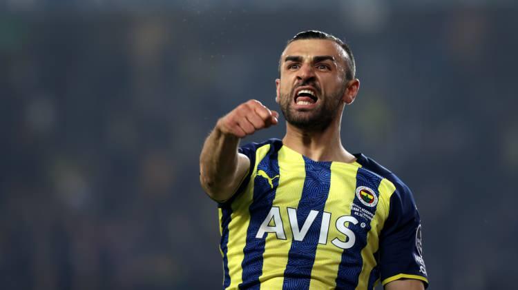 <p><strong>Serdar Dursun ile yollar ayrılıyor mu?</strong></p>

<p>Fenerbahçe'de yeterli forma şansı bulamayan Serdar Dursun, sarı-lacivertli takıma veda etmeye hazırlanıyor. </p>

<p>Dün oynanan Fenerbahçe-Slovacko maçına sonradan dahil olan ve moralsiz halleriyle dikkat çeken Serdar Dursun'a son olarak Bundesliga ekibi Union Berlin talip olmuştu. Fenerbahçe'nin 2 yıl daha sözleşmesi bulunan Serdar Dursun'un transferinde zorluk çıkarmayacağı belirtiliyor.</p>

<p>(Akşam)</p>
