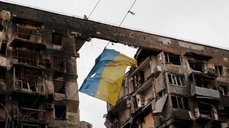 <p>Son 24 saatte Ukrayna ordusuna ait 8 insansız hava aracının düşürüldüğünü aktaran Konaşenkov, Ukrayna'da bugüne kadar 263 uçak, 145 helikopter, 1701 insansız hava aracının yanı sıra 362 hava savunma füze sistemi, 4 bin 262 tank ve zırhlı araç, 789 çok namlulu roketatar, 3 bin 273 obüs ve havan topu ve 4 bin 756 özel askeri aracın yok edildiğini kaydetti.</p>
