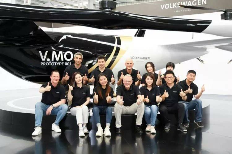 <p><strong>VOLKSWAGEN UÇAN KAPLAN'IN İLK MÜŞTERİLERİ</strong></p>

<p>Volkswagen Group China, ilk eVTOL aracın, ilk başlarda Çinli seçkin müşteriler için uygun olacağını söyledi. Başlangıçta araç, VIP hava taksileri gibi hizmetler için kullanılabilir.</p>
