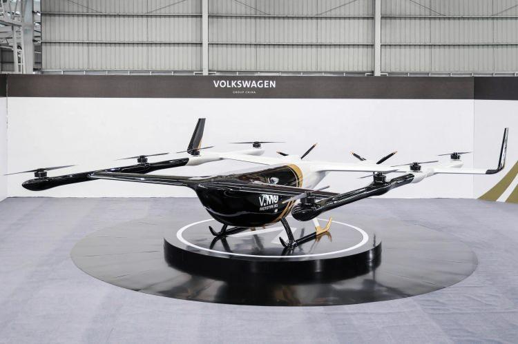 <p>Volkswagen China'nın proje yöneticisi Zhou Jin, "Vizyonumuz, Çin mega kent kümeleri arasında iş ve eğlence için seyahat edecek seçkinlere hizmet edecek özel bir eVTOL için. Bu nedenle, ticari kullanımının ilk aşamasında, VIP hava ulaşım hizmetleri için birinci sınıf bir ürün olarak sunulması muhtemeldir." dedi.</p>
