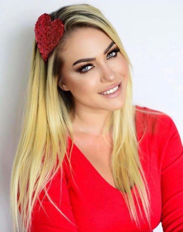 <p><span style="color:#000000"><strong>Annemin de kendisini darp ettiğini söylemiş. Annem yerinden bile kalkamıyor. Onu darp etmediğim için pişmanım. Daha önce de bir yardımcımla ilgili hırsızlık olayı yaşamıştım. Bence insanları işe almadan önce rapor almak gerekiyor."</strong></span></p>
