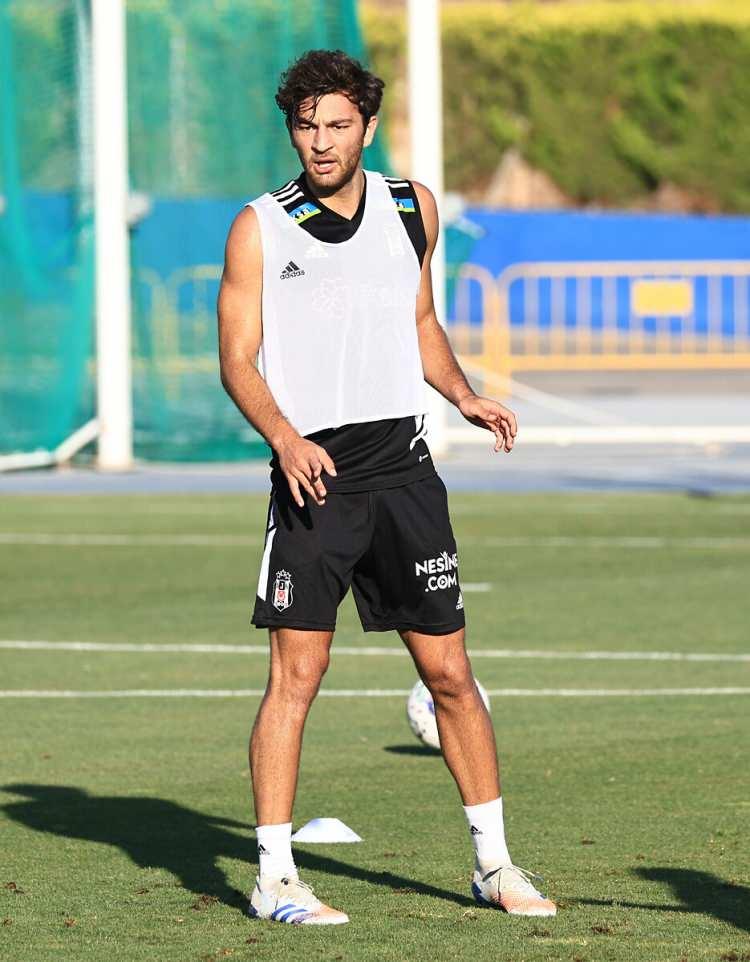 <p>Emrecan Uzunhan</p>
