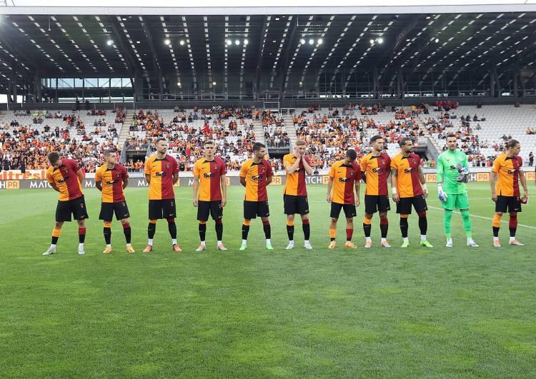 <p>Geçen sezon Galatasaray için adeta kabus gibi geçti. Tarihinin en kötü sezonunu geçiren sarı-kırmızılı ekipte İspanyol teknik dam Domenec Torrent'le yollar ayrıldı ve takımın başına Okan Buruk getirildi. Geçen sezonki başarısızlığın faturası ise orta saha üçlüsü Taylan Antalyalı-Berkan Kutlu ve Cicaldau'ya çıktı. Yeni bir yapılanmaya giden sarı-kırmızılı ekip, orta sahaya şimdilik Porto'dan Sergio Olivera ve Az Alkmaar'dan Fredrik Midtsjø'yu kadrosuna kattı. Forvete Benfica'dan yıldız isim Seferovic'i transfer eden Galatasaray'da İsviçreli golcünün hazırlık maçlarındaki performans alkış aldı. Orta sahaya ve forvete 2 yıldız ismi daha transfer etmek isteyen sarı-kırmızılı ekipte, Okan Buruk önderliğinde 3 yıllık şampiyonluk hasretine son vermeye çalışacak.</p>