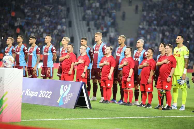 <p>Trabzonspor'da 6 oyuncu ile yollar ayrıldı. İşte o isimler:</p>

<p> </p>

<p>Tymoteusz Puchacz</p>

<p>Erce Kardesler</p>

<p>Flavio Flavio</p>

<p>Fousseni Diabate</p>

<p>Gervinho</p>

<p>Yunus Malli</p>
