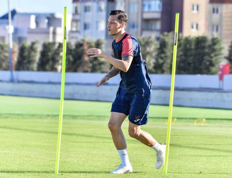 <p>Mesut Özil</p>
