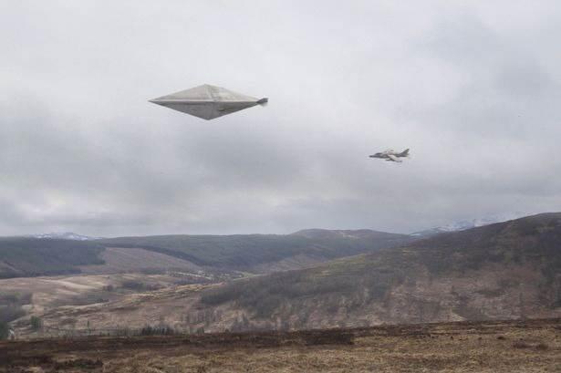 <p>Gizemli nesnenin UFO olduğunu düşünen ikili çektikleri fotoğrafları İskoçya’nın popüler gazetelerinden Daily Record’a gönderdi.</p>

<p> </p>
