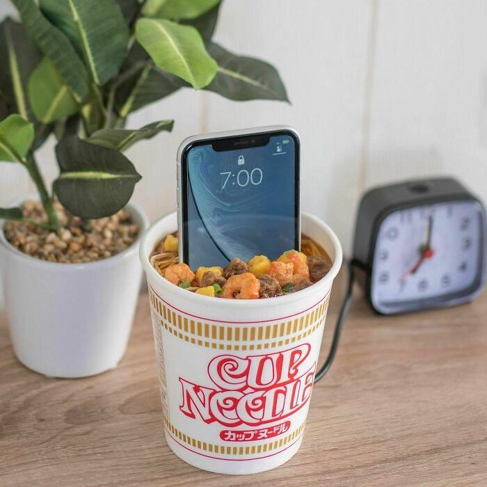 <p>Telefon şarj cihazı </p>
