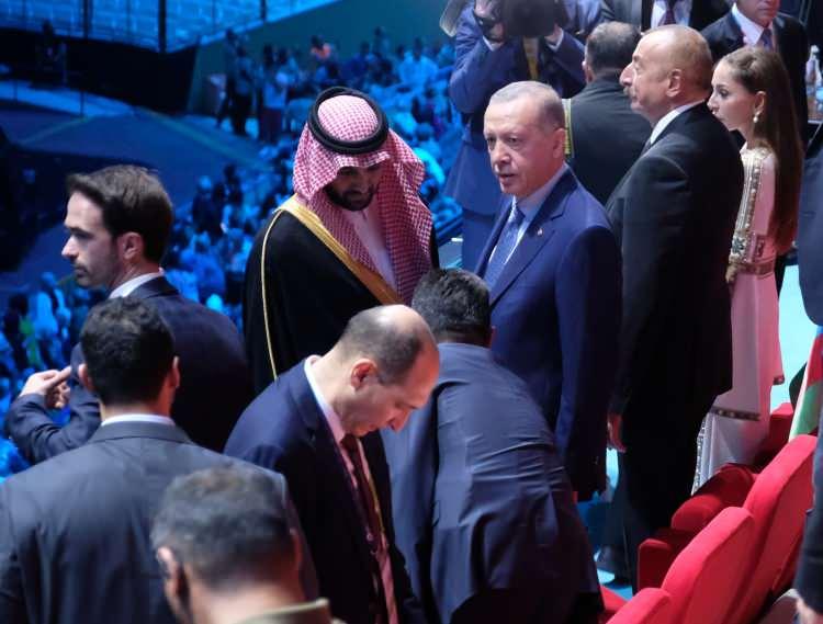 <p>Erdoğan, Konya Büyükşehir Belediyesi Stadyumu'nda, İslami Dayanışma Spor Federasyonu ve İslam İşbirliği Teşkilatı üyesi ülkelerin katılımıyla düzenlenen 5. İslami Dayanışma Oyunları Açılış Töreni'ne katıldı.</p>

