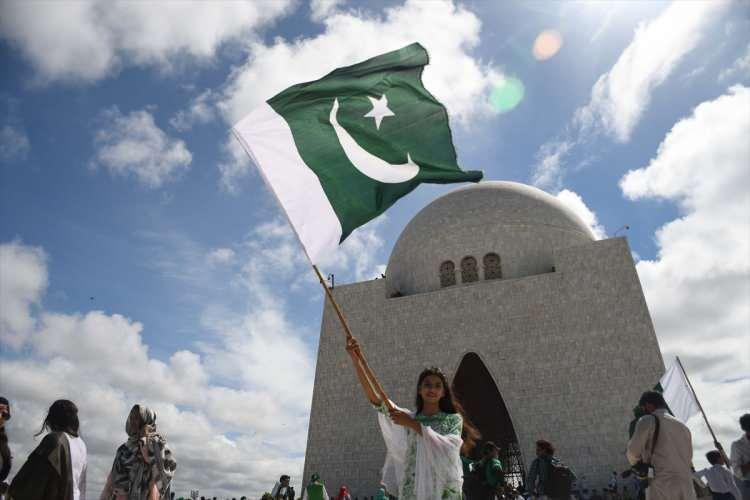 <p>1956'dan sonra ise İngiliz Kralı'nın Pakistan Devlet Başkanlığı yasal olarak kaldırılarak Pakistan Genel Valiliği yerine "Pakistan Cumhurbaşkanlığı" makamı oluşturuldu.</p>

<p> </p>
