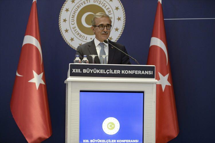 <p>Artık uzayda ya da boşlukta izole şekilde yolunu bulmaya çalışan ve günlük siparişlerle yol alan bir savunma sanayii değil, bir perspektif oluşturup farklı alanlarda var olan, farklı kurumsal tecrübeleri önemseyen bir yaklaşım öne çıkmıştır.</p>