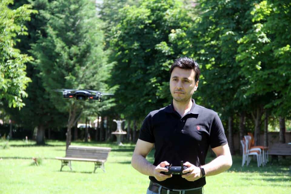 <p>Şelaleyi tüm Türkiye'ye ve dünyaya tanıtmış oldum. Bu şekilde gerek şehrimizin gerek ülkemizin gizli kalmış güzelliklerinin dronla çekilmesi iyi olacaktır” dedi.</p>