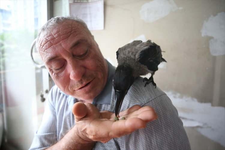 <p>Verdiği zarara rağmen dostluğumuz ve mesai arkadaşlığımız sürüyor. Canı sağ olsun ne yapalım. O para bizim nasibimizden çıkmış."</p>
