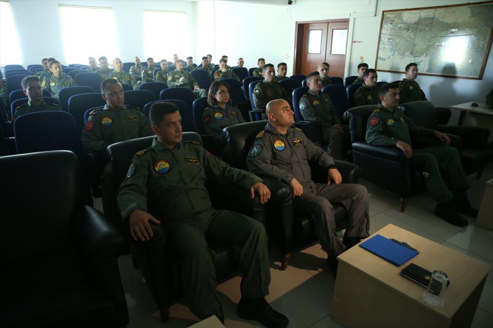 <p>Daha uzun süreli görevlere de katıldığını ve gemide çalıştığı dönemde Somali'de 5,5 ay kaldığını anlatan Yeşiltaş pilot olarak da 100 güne yakın Libya'da bulunduğunu söyledi.</p>

<p> </p>
