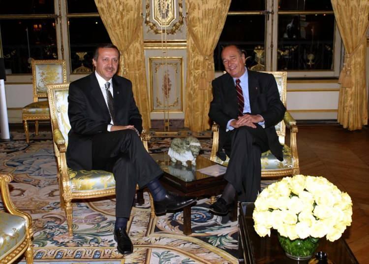 <p><strong>Siyaset yolu açıldı</strong></p>
<p>Genel Başkan Erdoğan, Türk Ceza Kanunu'nun (TCK) 312. maddesinde yapılan değişiklikle siyasi yasağının kalkmasının ardından, 8 Mart 2003'te Siirt'te yapılan yenileme seçimlerinde milletvekili olarak TBMM'ye adımını attı.</p>
<p> </p>
<p> </p>