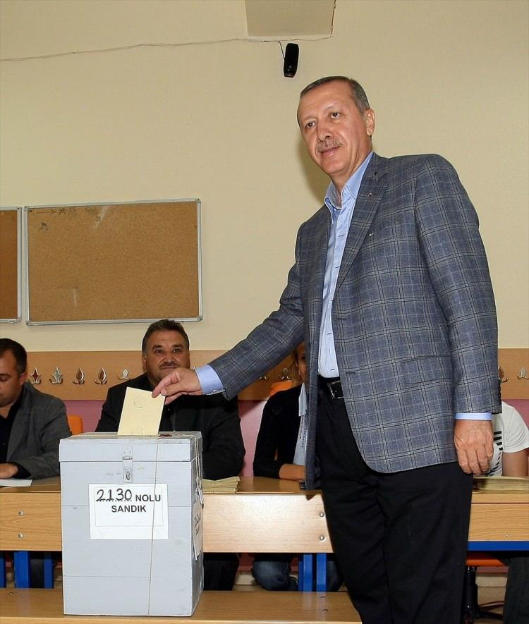 <p>AK Parti'nin itirazı üzerine 23 Haziran'da yenilenen İstanbul Büyükşehir Belediye Başkanlığı seçimini CHP kazandı.</p>

<p> </p>
