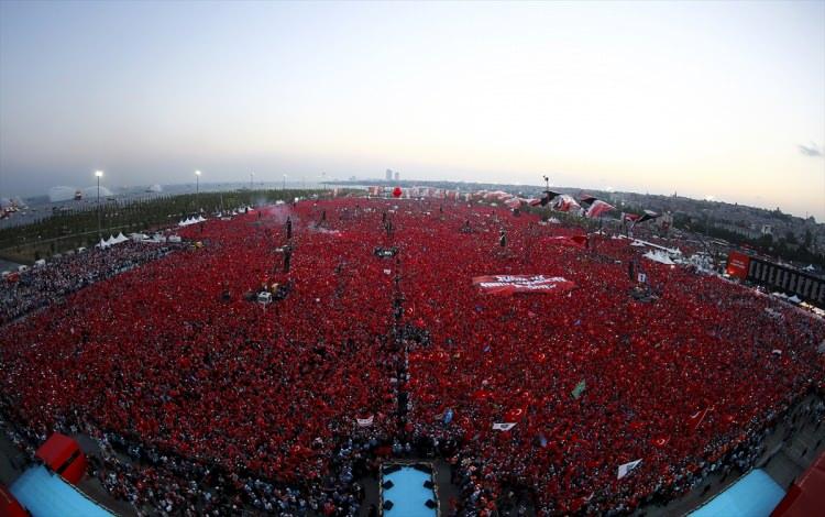 <p>Salgın şartlarının hafiflemesinin ardından kongre süreci devam etti ve 24 Mart 2021'de kongre yapıldı. Erdoğan, yapılan seçimde geçerli 1428 oyun geçerli tamamını alarak AK Parti Genel Başkanlığına yeniden seçildi.</p>

<p> </p>
