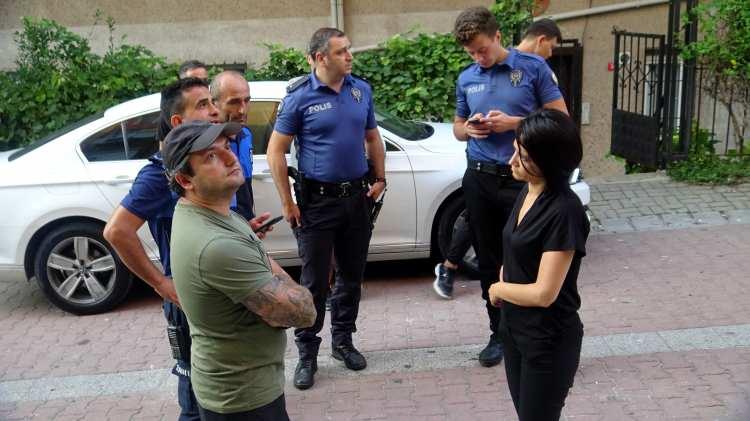 <p>"PARÇA ALIP İNCELEYECEKLER"</p>
<p>Bina sakini başka bir kişi ise "Küt küt diye gürültü duyduk. Ona uyandık. Sabah 04.30 sıralarındaydı. AFAD'ı aradık. Polis zabıta ve AFAD ekipleri, geldi. Parça alıp inceleyecekler" dedi. </p>