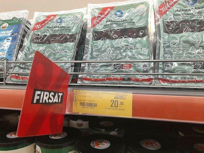 <p>Yapılan düzenlemelerle kalem kalem belirlenen ürünlerde etiket rakamları aşağı çekildi. Et ürünlerinde ise Et ve Süt Kurumu tarafından temin edilecek ürünler, kasap reyonu bulunan Tarım Kredi Kooperatifi marketlerinde ivedilikle, kasap reyonu bulunmayan marketlerde ise gerekli hazırlık çalışmalarının yapılmasının ardından paketli olarak en kısa sürede indirimli şekilde satışa sunulacak. Et ürünlerinde uygulanacak indirimlerin duyurusu kurum tarafından ayrıca yapılacak.</p>
<ul>
</ul>
<ul>
</ul>
<ul>
</ul>
<ul>
</ul>
<ul>
</ul>
<ul>
</ul>
<ul>
</ul>
<ul>
</ul>
<ul>
</ul>
<ul>
</ul>