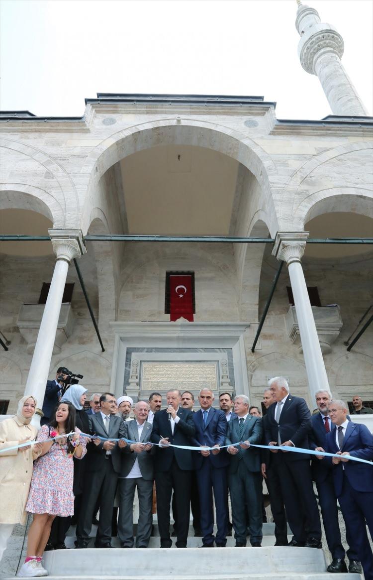 <p>Ayazma Camii'nin restorasyonunu tamamlayıp yeniden ibadete açarak bir vazifeyi daha yerine getirmiş olmanın gönül huzuru içindeyiz. </p>
