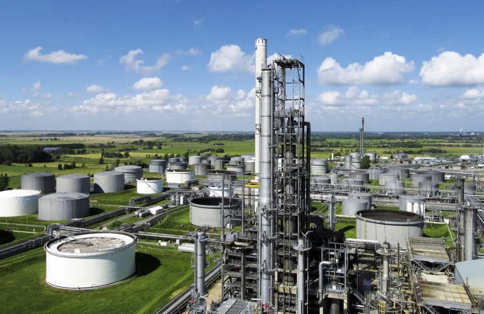 <p><strong>9- ALMANYA</strong></p>

<p>Günlük ortalama 2 milyon 460 bin varil<br />
<br />
<em>Bir varil petrol 42 galon ham petrol eşdeğerindedir (159 litre) </em></p>
