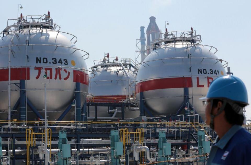 <p><strong>4- JAPONYA</strong></p>
<p>Günlük ortalama 3 milyon 894 bin varil<br />
<br />
<em>Bir varil petrol 42 galon ham petrol eşdeğerindedir (159 litre) </em></p>