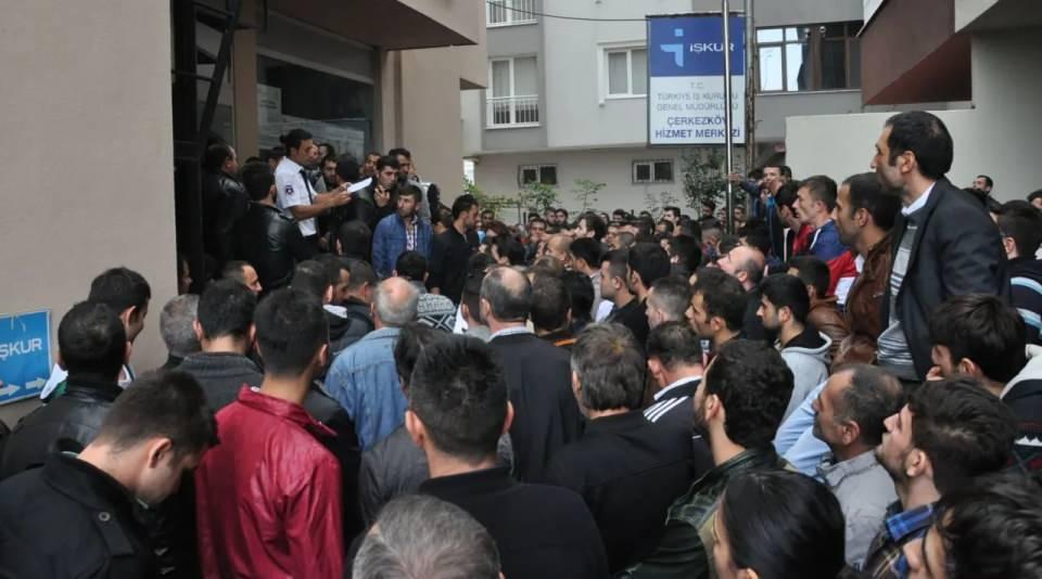 <p>İŞKUR'un verilerine göre 2022 yılı Ocak-Temmuz döneminde ise açık iş sayısı yüzde 41,3 artışla 1 milyon 329 bin 398 olarak belirlendi.</p>
<p> </p>