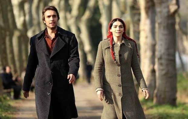 <p><span style="color:#4B0082"><strong>Oyuncu, Twitter'da "HazarErgüçlü İstenmiyorShowTv" şeklinde gündem oldu. Artık, Ermeni soykırımını destekleyen Ergüçlü'nün Türk televizyonlarında rol alması istenmiyor.</strong></span></p>