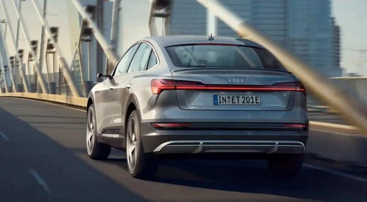 <p> </p>

<p>Audi e-tron S line 55 quattro -</p>

<p> <strong>2.847.750 TL</strong></p>
