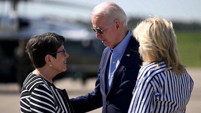 <p>Göreve geldikten sonra Kentucky’ye ikinci ziyaretini gerçekleştiren Biden, ilk ziyaretini şiddetli hortumlar nedeniyle 77 kişinin hayatını kaybettiği aralık ayında yapmıştı.</p>
