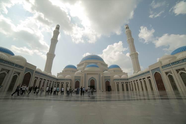 <p>Sembol İnşaat İcra Kurulu Başkanı Ali Tamince, tören sonrası AA muhabirine yaptığı açıklamada, cami inşaatına 2019'da başladıklarını ve Kovid-19 salgınının oluşturduğu zorluklara rağmen inşaatı özenle sürdürdüklerini kaydetti.</p>