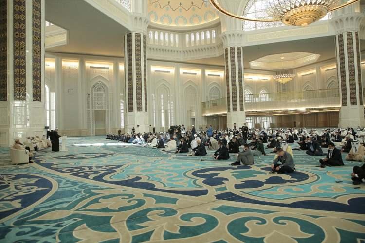 <p>Törene Özbekistan, Kırgızistan, Moğolistan, Rusya ve Mısır'dan dini yetkililer ve Kazakistan'daki Müslüman ülkelerin büyükelçileri ile çok sayıda basın mensubu katıldı.</p>