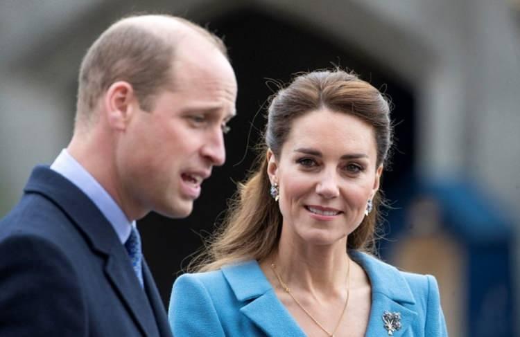 <p><span style="color:#B22222"><strong>Evliliklerinin 11. yılını kutlayan Prens William ve Düşes Kate Middleton arasında ihanet iddiası gündeme gelmişti. Çıkan bu haberlerin ardından yapacakları seyahat öncesi havalimanındaki özel alanda kendilerine ziyafet çekti.</strong></span></p>
