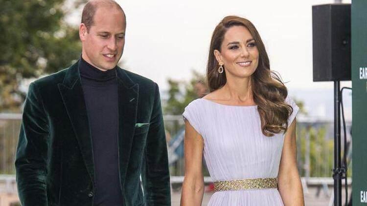 <p><span style="color:#000080"><strong>Prens William ve Kate Middleton çifti Kensington Sarayı’ndan ayrılacağı ve aralarının bir süredir bozuk olduğu konuşuluyordu. Dünyanın yakından takip ettiği çift kendilerine havalimanında ziyafet verdi.</strong></span></p>
