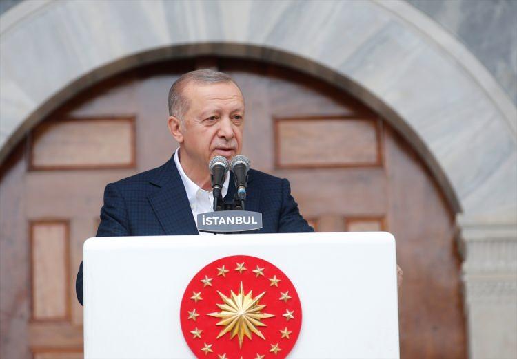 <p>Cumhurbaşkanı Recep Tayyip Erdoğan, cuma namazını yeniden ibadete açılan Ayazma Camisi'nde kıldı. </p>

<p> </p>
