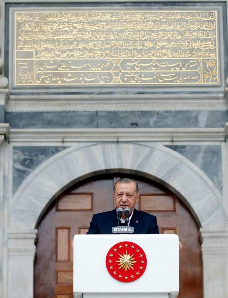 <p>Cumhurbaşkanı Erdoğan, cuma namazının ardından Ayazma Camisi'nin yeniden ibadete açılması dolayısıyla düzenlenen törende konuşma yaptı.</p>
