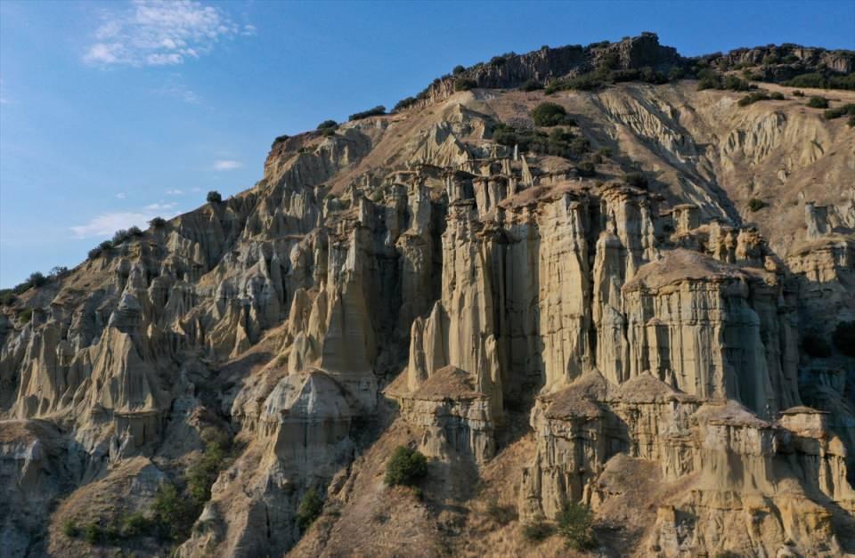 <p><strong> "Doğu turizmi öne çıkıyor"</strong></p>

<p>Kula Belediye Başkanı Hüseyin Tosun AA muhabirine, ilçelerinin büyük bir turizm potansiyeli barındırdığını söyledi.</p>
