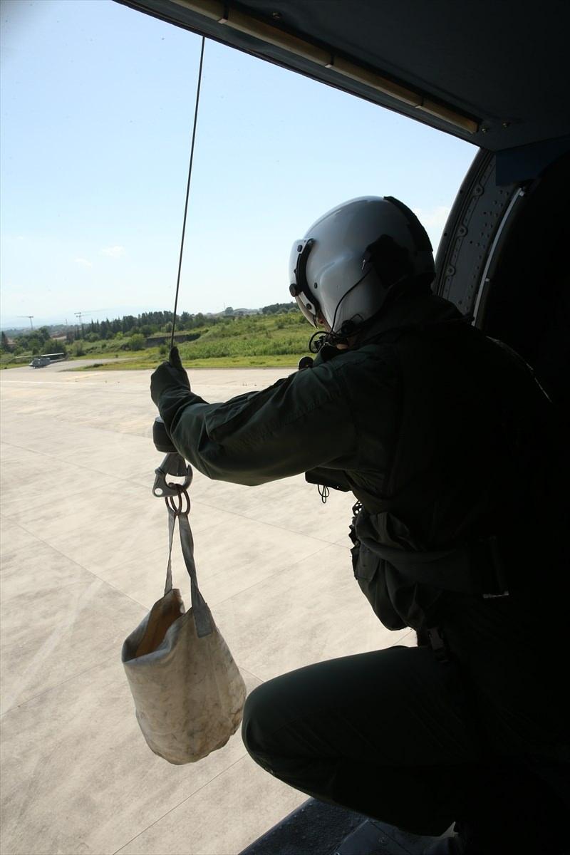 <p>Hemcinslerimin pilot olarak Deniz Hava Komutanlığında yer almalarını çok isterim. Onlara iyi bir örnek olmak için de çalışıyorum. </p>

