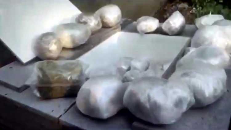 <p>195 paket halinde 107 kilo skunk ele geçirilirken, 4 kişi gözaltına alındı. Soruşturma sürüyor.</p>