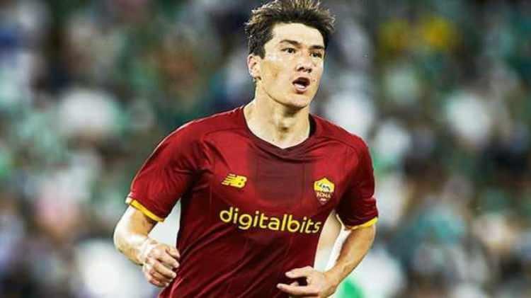 <p><strong>Trabzonspor'dan Shomurodov hamlesi!</strong></p>

<p>Trabzonspor, Roma'dan ayrılma ihtimali bulunan Eldor Shomurodov'u kiralık olarak kadrosuna katmak için görüşmelere başladı.</p>

<p>Bordo Mavili ekip, Roma'dan ayrılma ihtimali bulunan forvet oyuncusu Eldor Shomurodov'u kiralık olarak kadrosuna katmak için görüşmelere başladı. Oyuncu için birçok İtalyan kulübü de Roma'ya teklif yaptı.</p>
