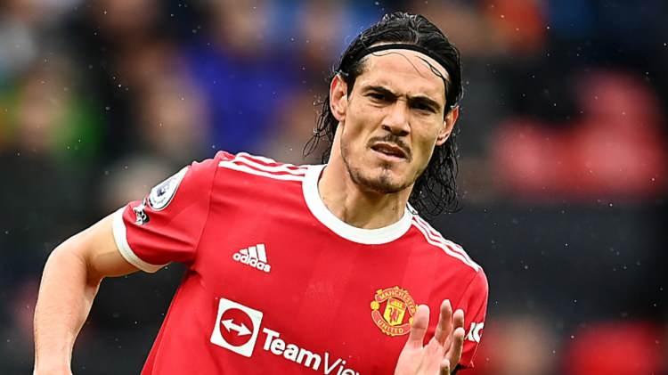 <p><strong>Cavani'nin adresi İspanya olacak gibi!</strong></p>

<p>Spor Toto Süper Lig'in yeni sezonu öncesinde Fenerbahçe ve Galatasaray transferleriyle dikkat çekmiş ve birçok ismi transfer listesine eklemişti. Ezeli rakiplerin listesinde olan yıldızlardan biride Edinson Cavani olmuştu. İspanyol basını Uruguaylı futbolcunun yeni adresini duyurdu.</p>

<p>Boca Juniors'a imza atması beklenen yıldız futbolcudan 'U dönüşü' geldi. Cavani'nin daha önce de gündemine geldiği Villarreal'e imza atmaya yakın olduğu bildirildi.</p>
