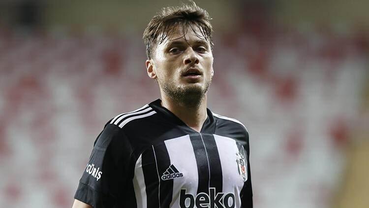 <p><strong>Adem Ljajic Arabistan yolcusu!</strong></p>

<p>Spor Toto Süper Lig ekiplerinden Beşiktaş ile sözleşmesi sona eren Adem Ljajic'in yeni adresi merak konusu olmuştu. Spor Toto 1. Lig ekiplerinden Bodrumspor'a transfer olacağı iddia edilen yıldız futbolcunun yeni adresi duyuruldu.</p>

<p>Beşiktaş'tan ayrıldıktan sonra boşta kalan Sırp futbolcu için İtalyan basınından transfer iddiası geldi. Adem Ljajic için Al Nassr'ın devreye girdiği duyuruldu. Sosyal medyada yıldız futbolcunun yüksek maaş nedeniyle Suudi Arabistan ekibine transfer olacağı iddia edildi. </p>
